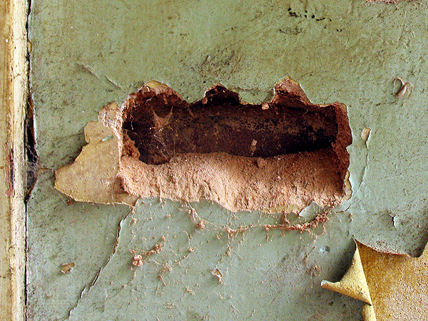 Wall-wound (found) image